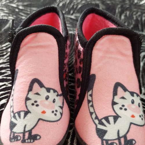 Girls' slippers size 21 new, unused