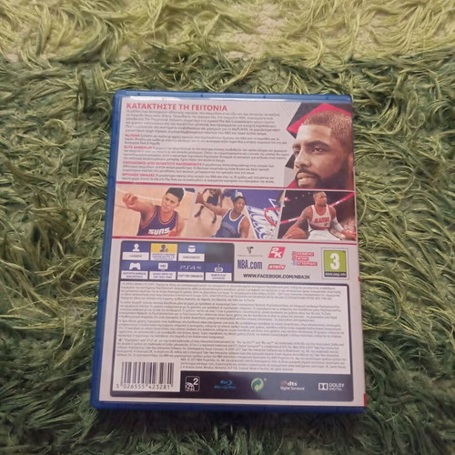 NBA 2K18 PS4 video game like new