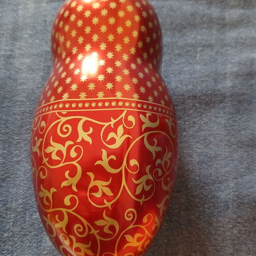 Lindt box in matryoshka shape used