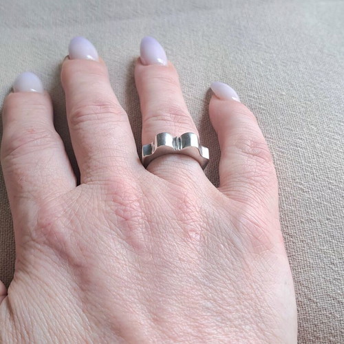 Silver ring 925 wave design like new