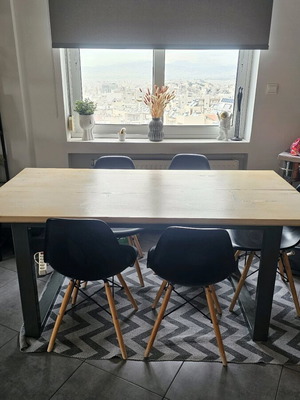 Solid pine dining table 6 seats like new with iron base