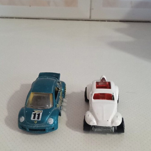 Hot Wheels Beetles toy cars like new, pack of 2