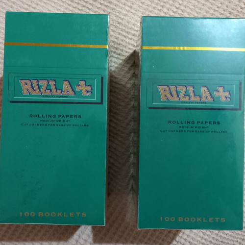Rizla green rolling papers new, set of 2 boxes with 200 booklets