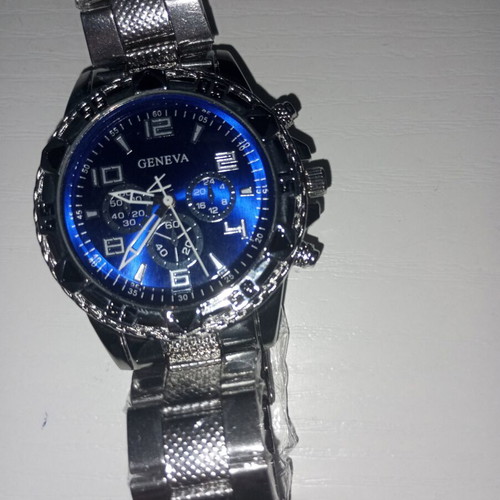 Luxury watch set like new with 2 rings and defective chain