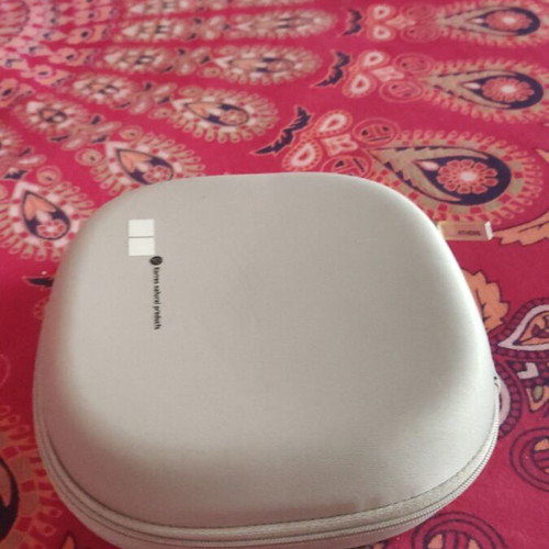 Korres makeup and jewelry hard case like new