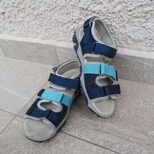 Children's sandals used, 2 pairs, size 31, leather