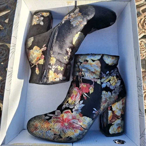 Floral Velvet Boots CHRYSANTHOU like new, size 38