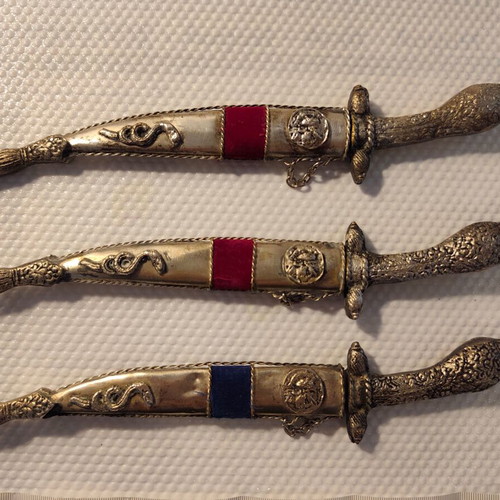 Decorative daggers with sheaths, 27–30cm, collectible