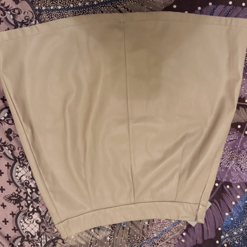Mind Matter vegan leather skirt above the knee new, beige, size M