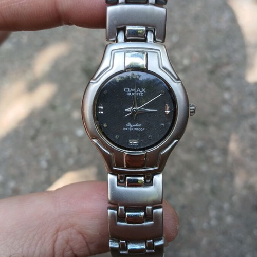 Omax Quartz Model HB 0239 watch like new, silver unisex