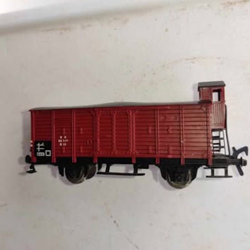 Vintage Fleischmann HO Scale 1465 E Esso Tanker and 3 wagons like new