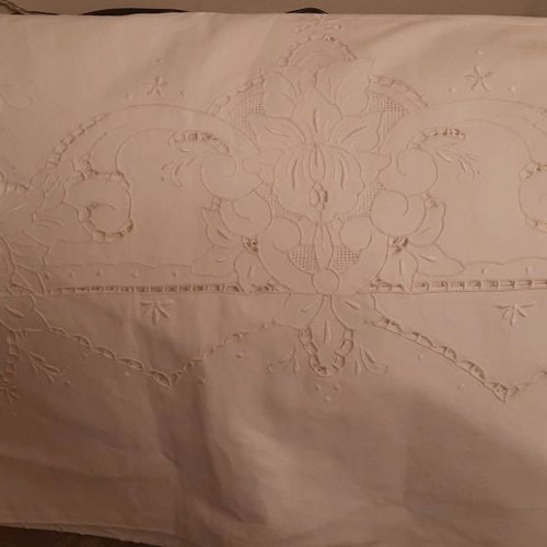White tablecloth set with 12 napkins new with cutwork embroidery