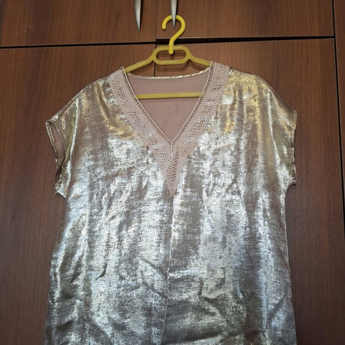 Metallic Gold Top Gold Glow like new, size L