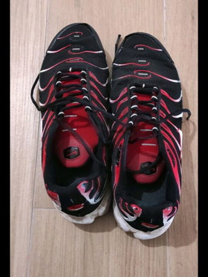 Nike TN αθλητικά παπούτσια μεταχειρισμένα, μέγεθος 42.5, μαύρο και κόκκινο