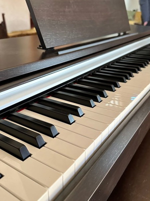 Yamaha YDP-142 μεταχειρισμένο ψηφιακό πιάνο με γρατζουνιές