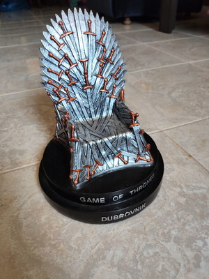 Game of Thrones Iron Throne statue new, heavy, about 25 cm