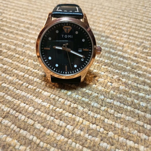 Analog watch like new
