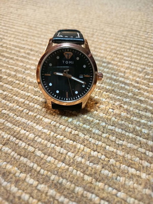 Analog watch like new