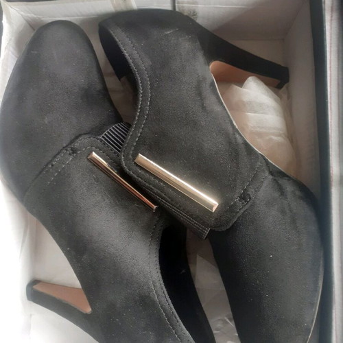 Suede pumps size 40 black eight-centimeter heel like new