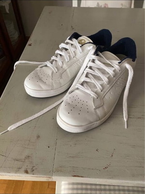Diadora athletic shoes like new, rare edition size 44