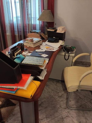 Σετ επίπλων γραφείου ξύλινο με μεταλλικά πόδια και δερμάτινη καρέκλα σαν καινούργιο