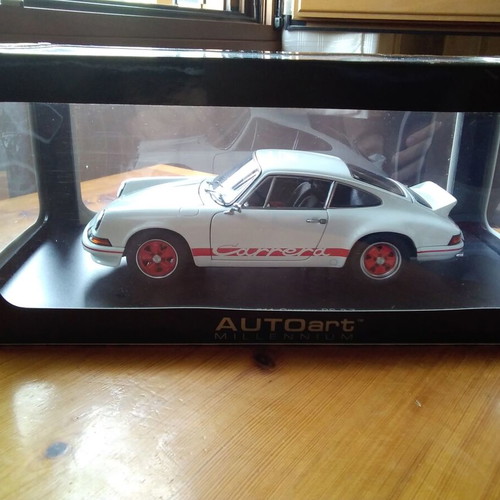 Porsche 911 Carrera RS 2.7 1:18 Autoart die-cast model new