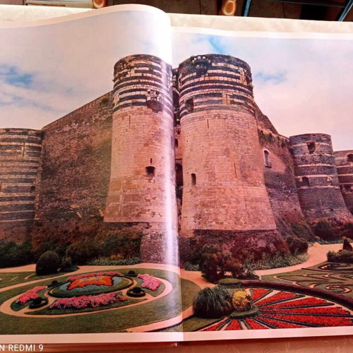 Les Châteaux de la Loire book like new, French, 1956 edition