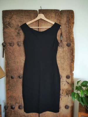 Midi black sleeveless dress used, elastic, size M
