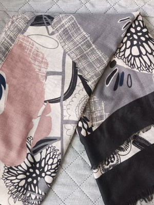 Pashmina like new with multicolor pattern gray, pink, black, blue