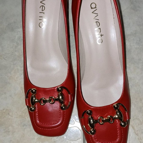 Avento red pumps new with low square heel size 38