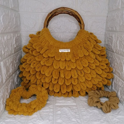Puffy Bag mustard hand bag new with horn rings and scrunchie
