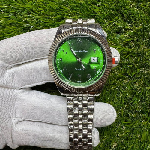 Silver and Green Men's Watch New Quartz