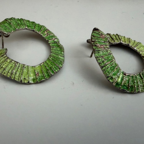 Silver earrings like new with green shades