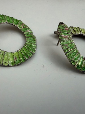 Silver earrings like new with green shades