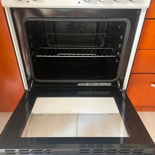 Robin kitchen stove with oven