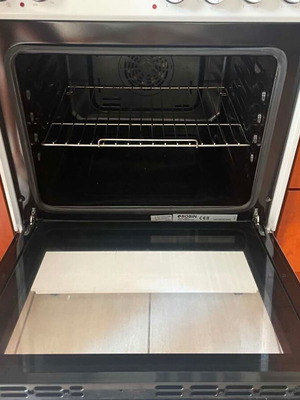 Robin kitchen stove with oven