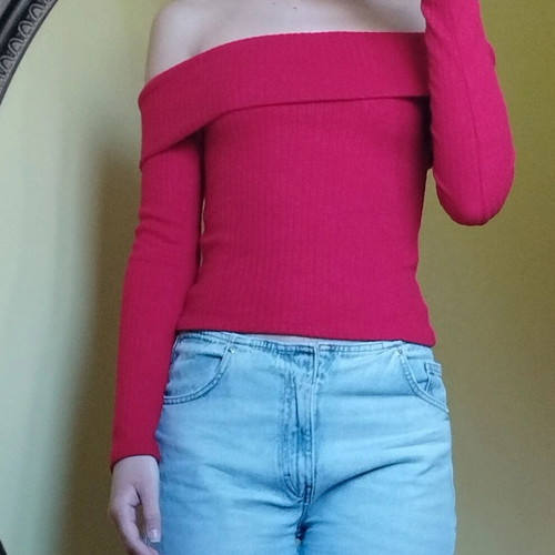 Stradivarius red off-shoulder blouse like new, size S
