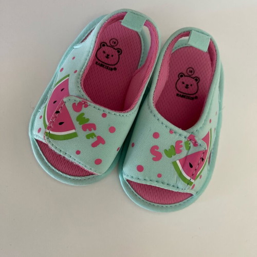 Baby shoes new, size 18, very light cuddle style
