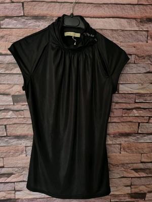 Sleeveless black top like new, turtleneck, size S