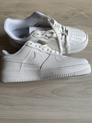 Nike Air Force 1 маратонки номер 47 нови, бели