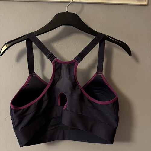 Under Armour Sports Bra size L like new, purple