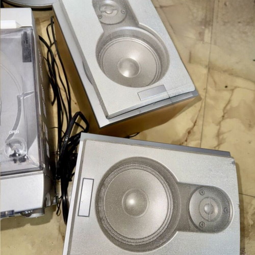 United CD player gray like new