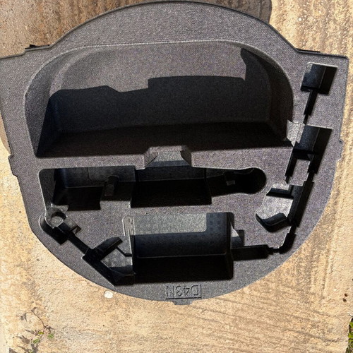 Mitsubishi cz3 2008 car spare tire like new with jack and cap