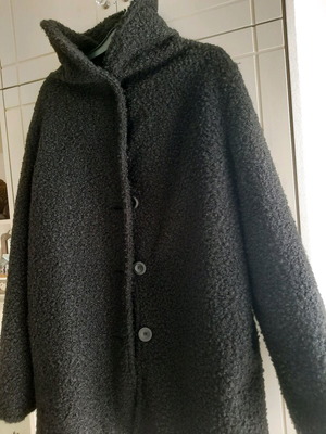 Black coat like new, size small with wide fit