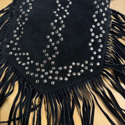 Castor shoulder bag like new with studs, black