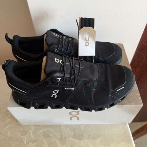 On Cloud 7 Waterproof athletic shoes, size 46, black