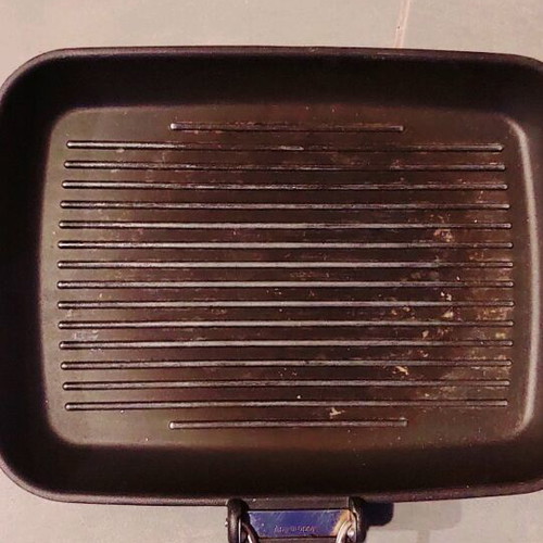 Cooking pans used, in good condition
