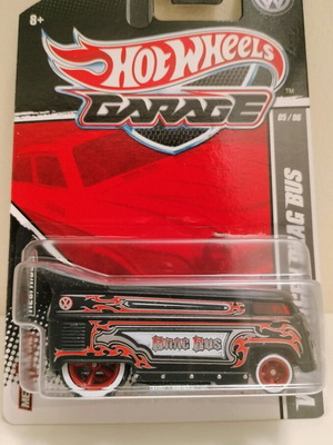 Hot Wheels 2011 Garage Volkswagen Drag Bus new, 30 car set, rare