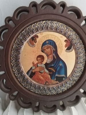 Εικόνα Παναγιάς πρωτότυπη με ξύλινο κυκλικό πλαίσιο και λεπτομέρειες από ασήμι 925 και επιχρύσωμα