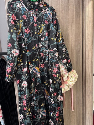 Fantastic dress like new with belt at the waist